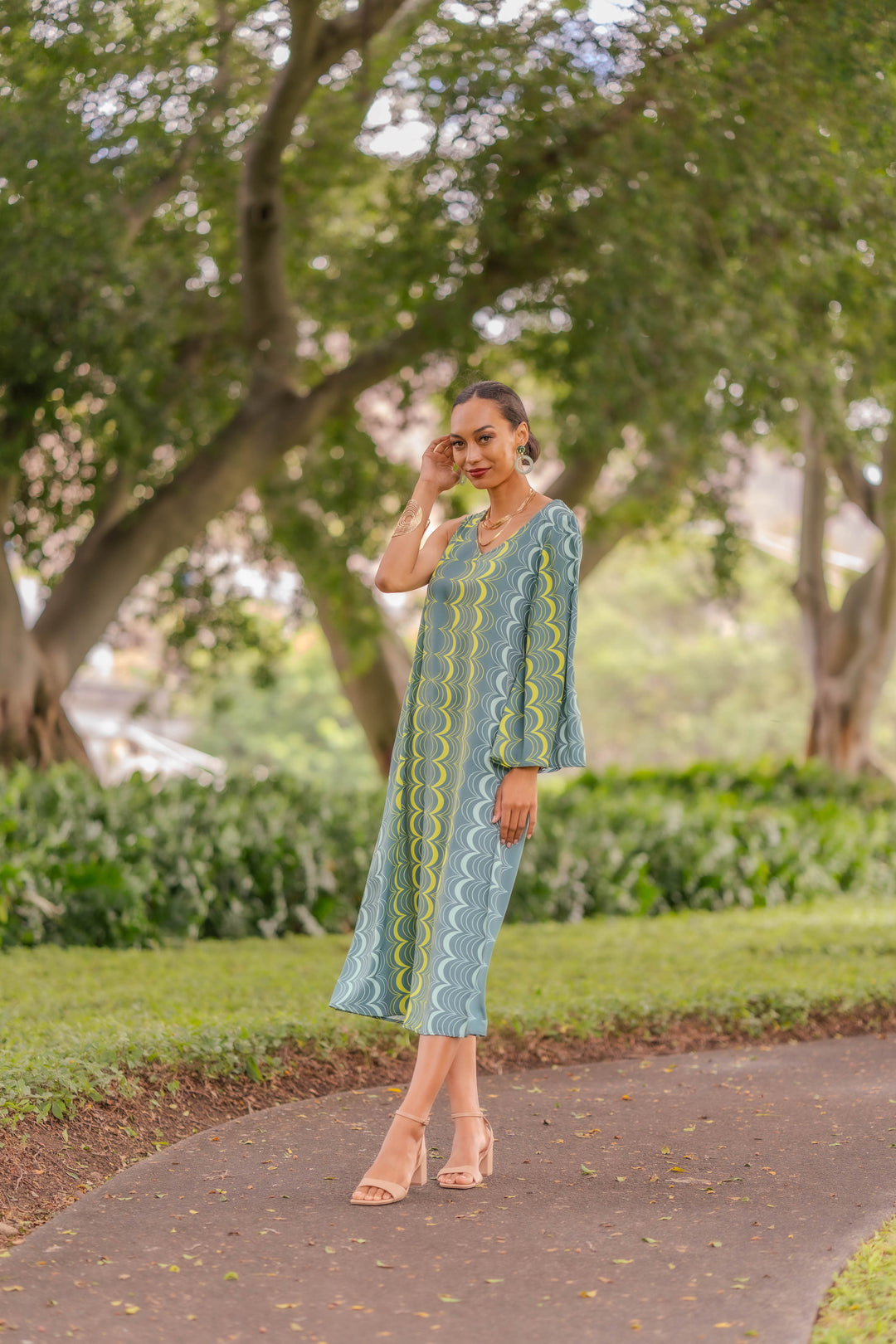 Hiluhilu Dress in Liko