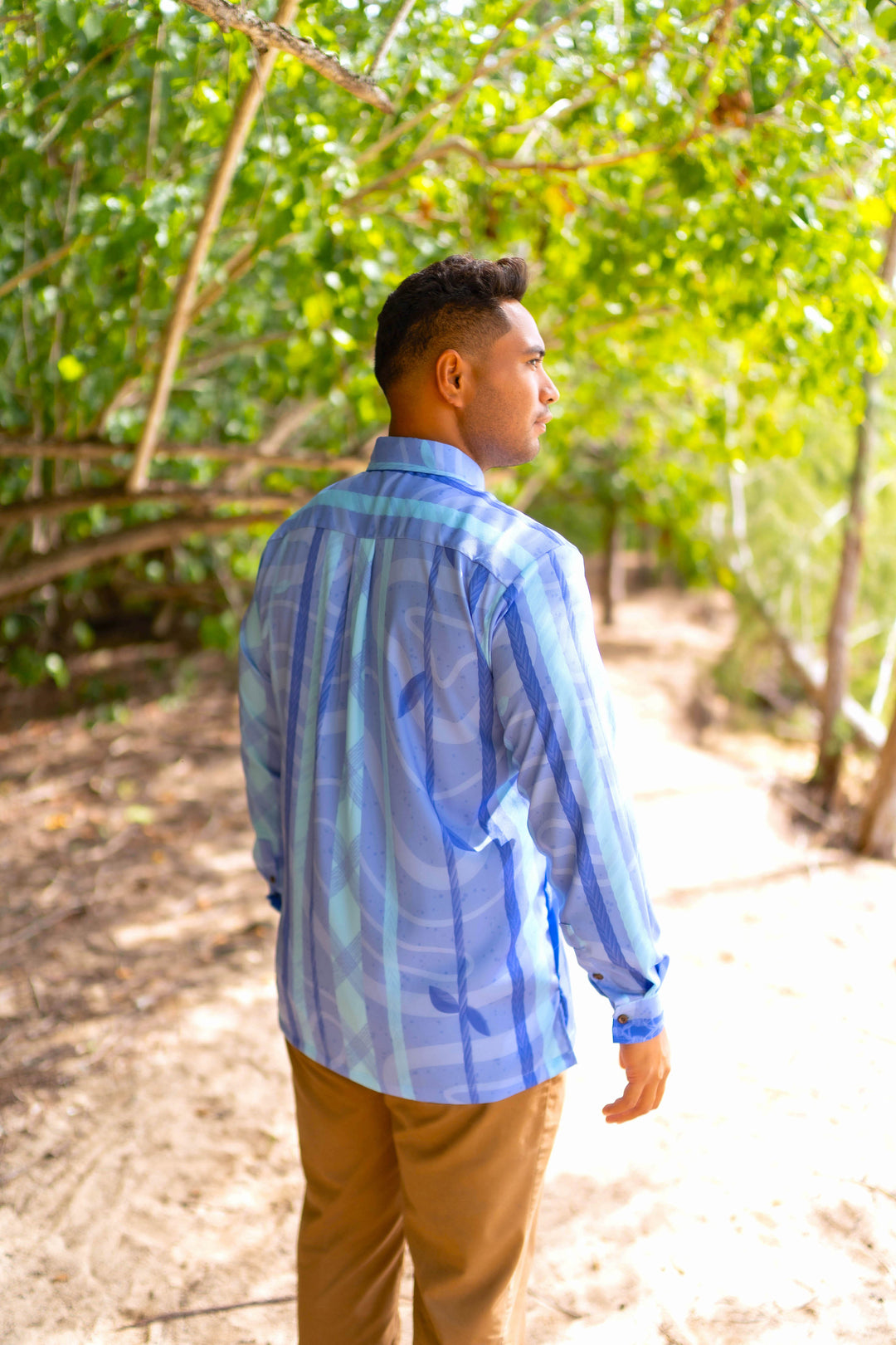 Loloa Long Sleeve Pullover Aloha Shirt in Mokuola