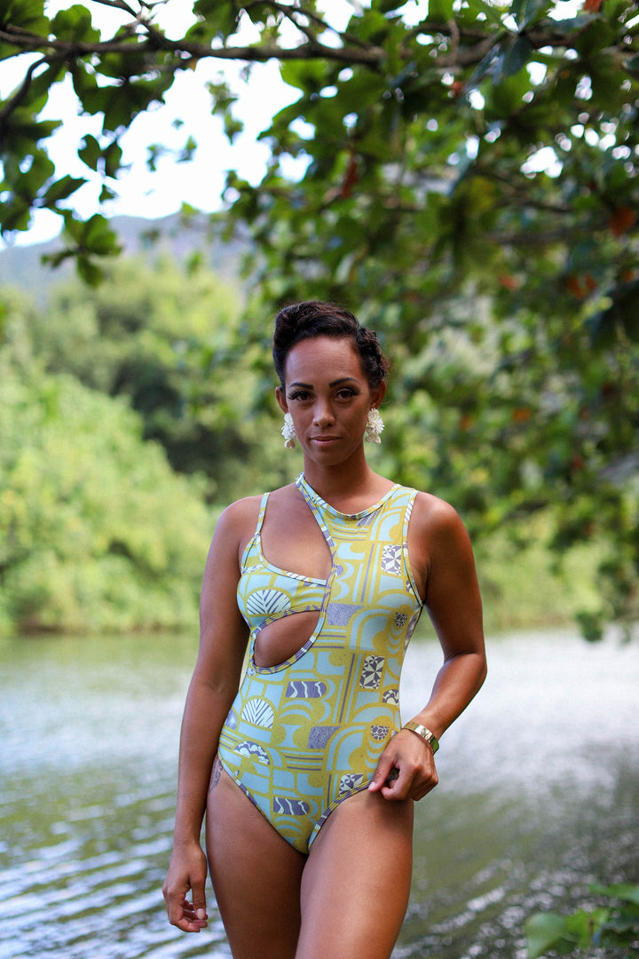 Holoāiʻa Monokini in Honua