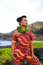 Load image into Gallery viewer, ʻAekai Top in Akaʻula
