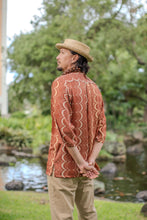 Load image into Gallery viewer, Hāliʻaliʻa 3/4 Sleeve Pullover Aloha Shirt in Lama
