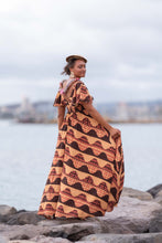 Load image into Gallery viewer, Kiliʻohu Dress in Waʻa
