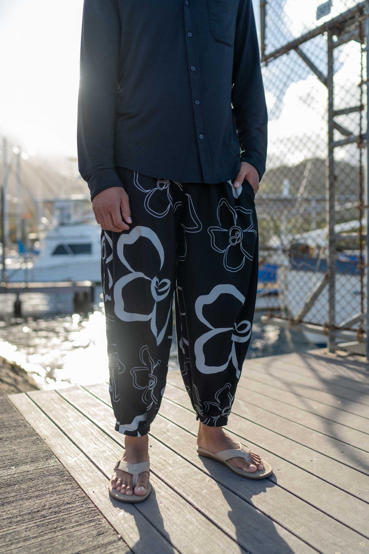 Ahuolaka Unisex Jogger in Kenikenialoha Charcoal