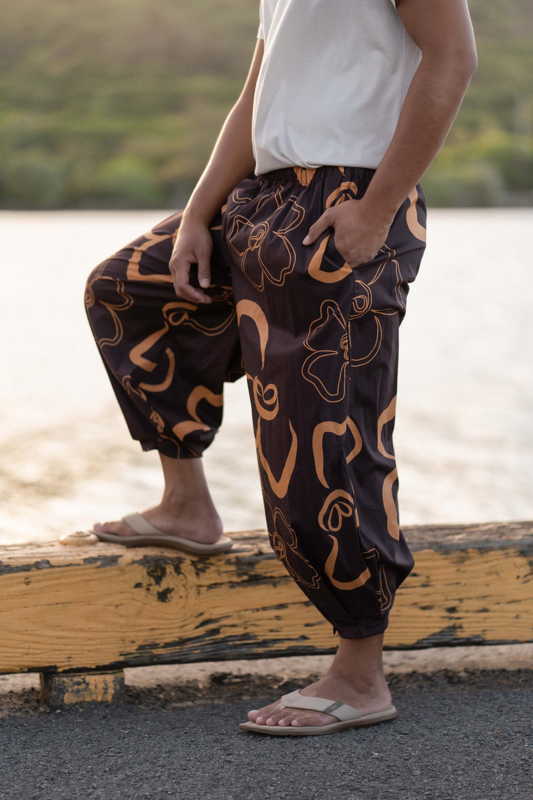 Ahuolaka Unisex Jogger in Kenikenialoha Chocolate