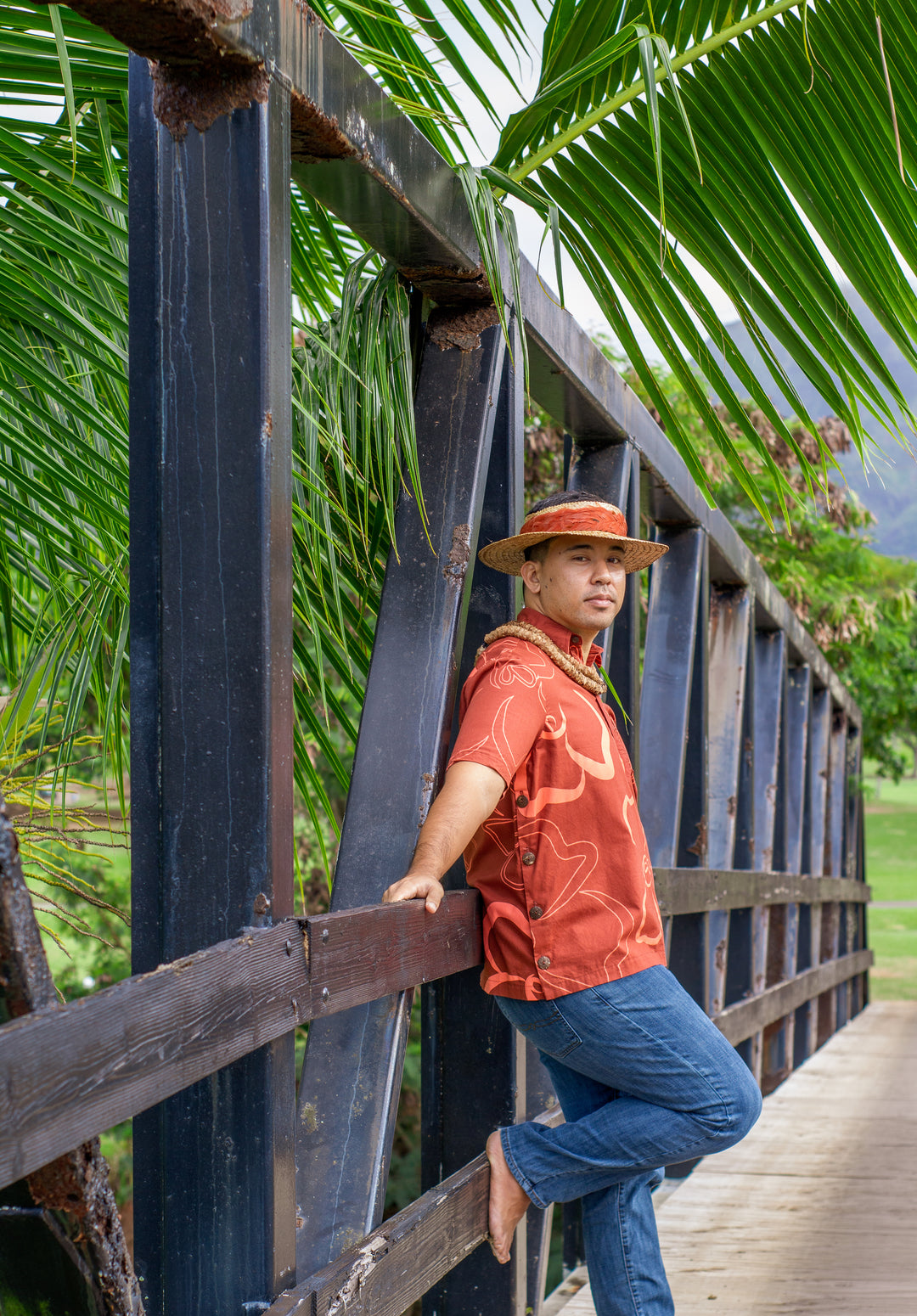 Nohenohea Button-Side Shirt in Rust Kenikenialoha